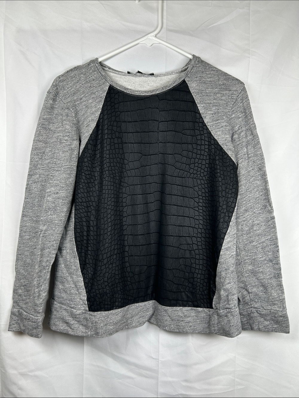 Generation Love Sweater Women’s Medium Gray Black Animal Print Snakeskin